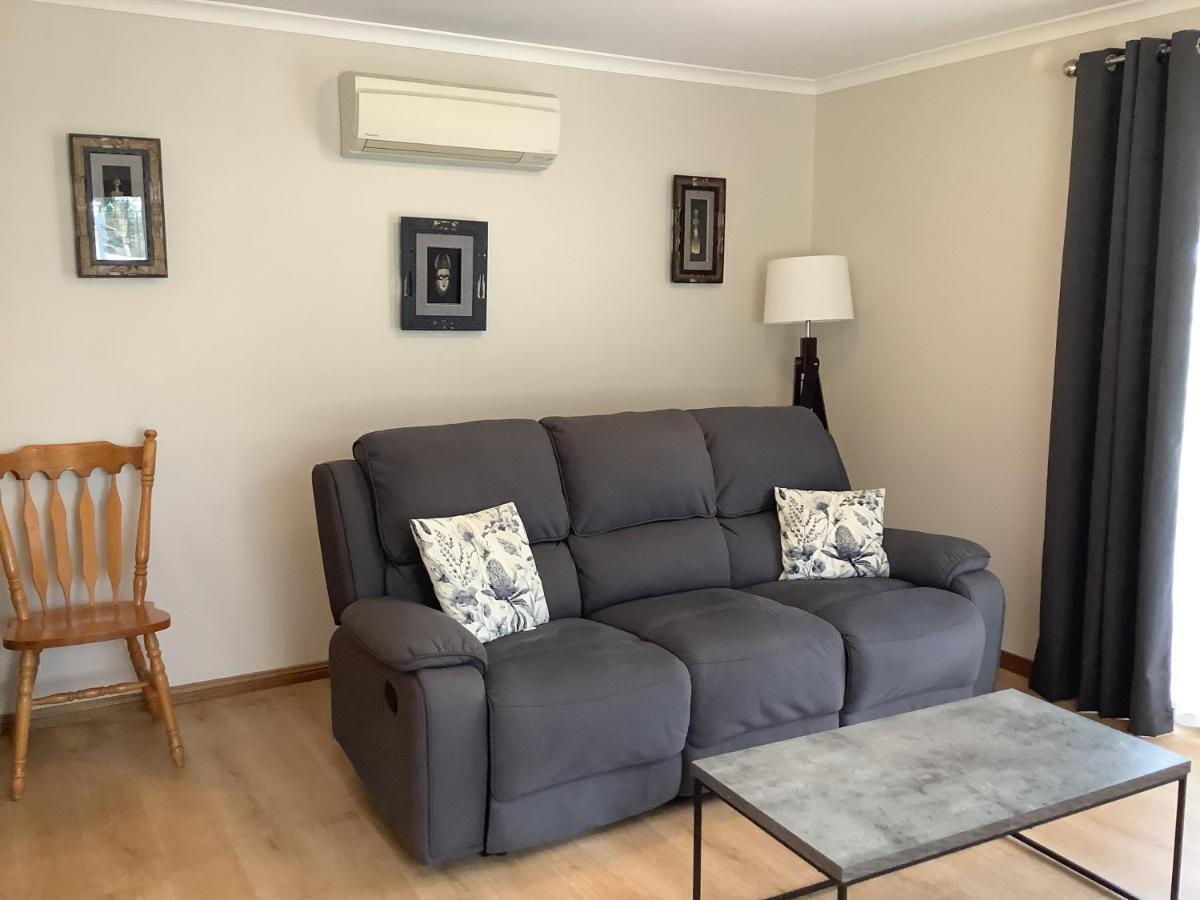 Готель Millicent Lakeside Caravan Park Екстер'єр фото