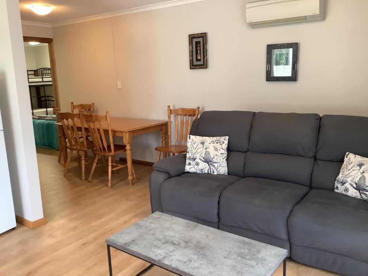 Готель Millicent Lakeside Caravan Park Екстер'єр фото