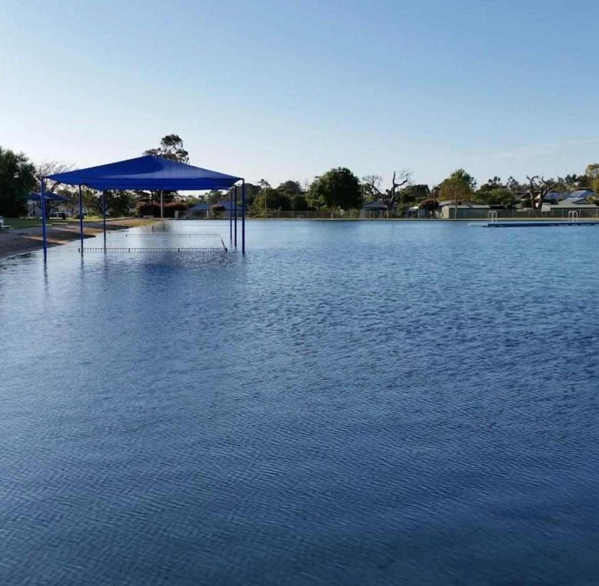 Готель Millicent Lakeside Caravan Park Екстер'єр фото