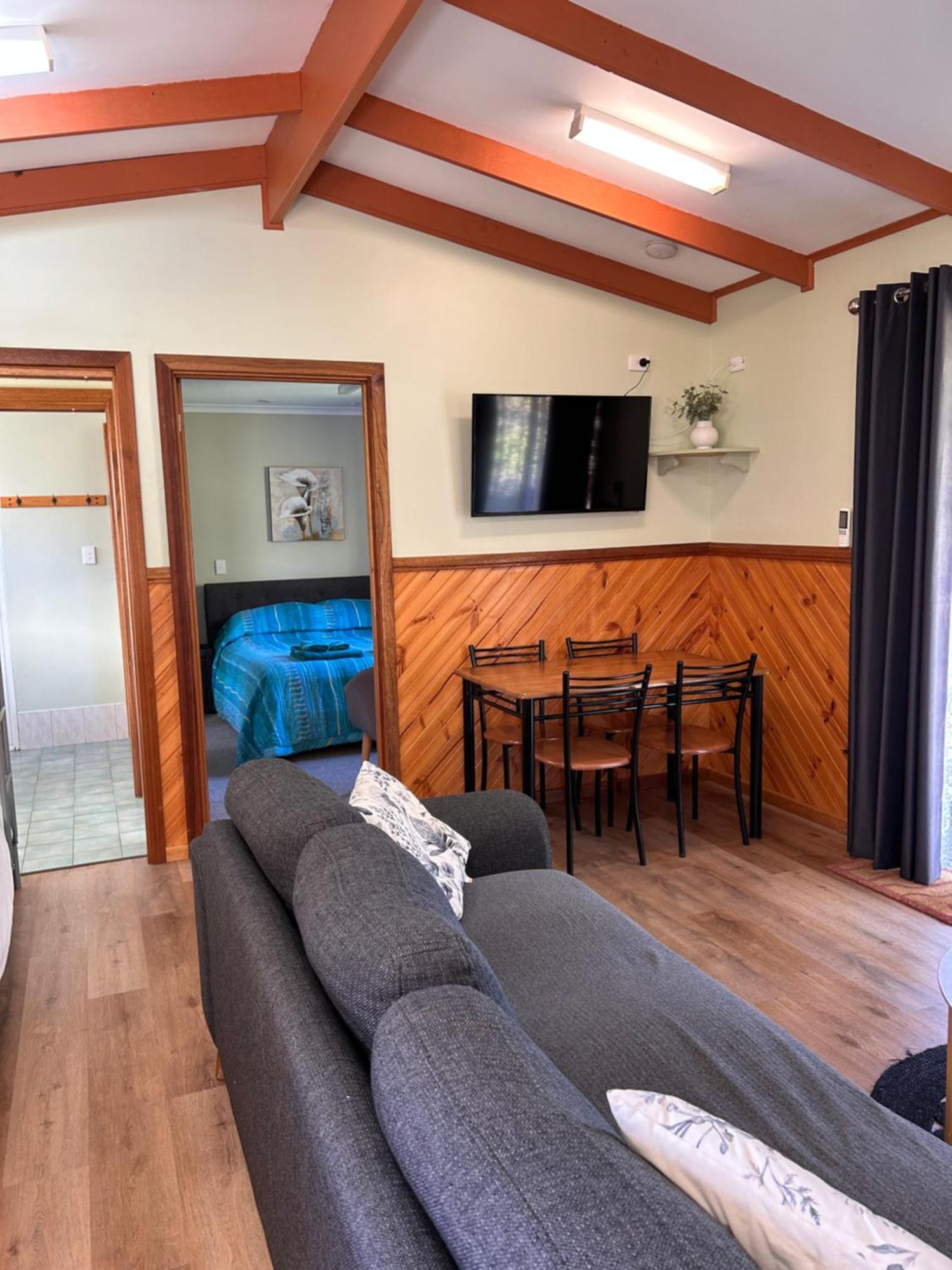 Готель Millicent Lakeside Caravan Park Екстер'єр фото