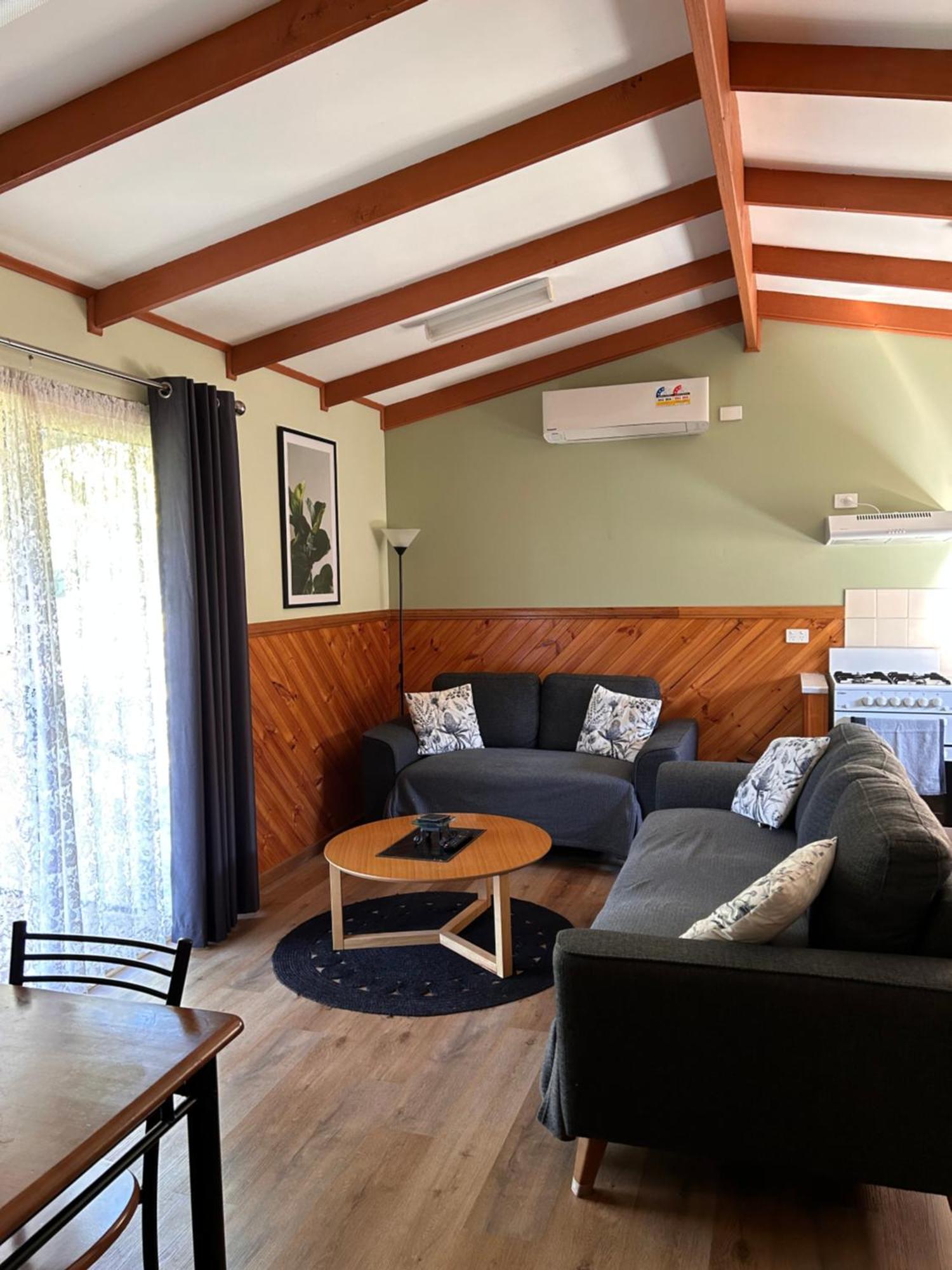 Готель Millicent Lakeside Caravan Park Екстер'єр фото