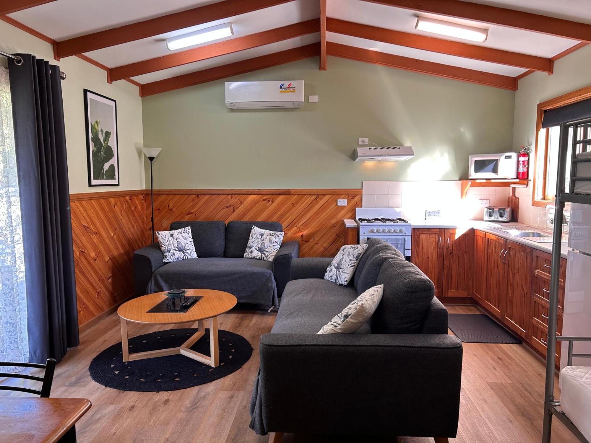 Готель Millicent Lakeside Caravan Park Екстер'єр фото