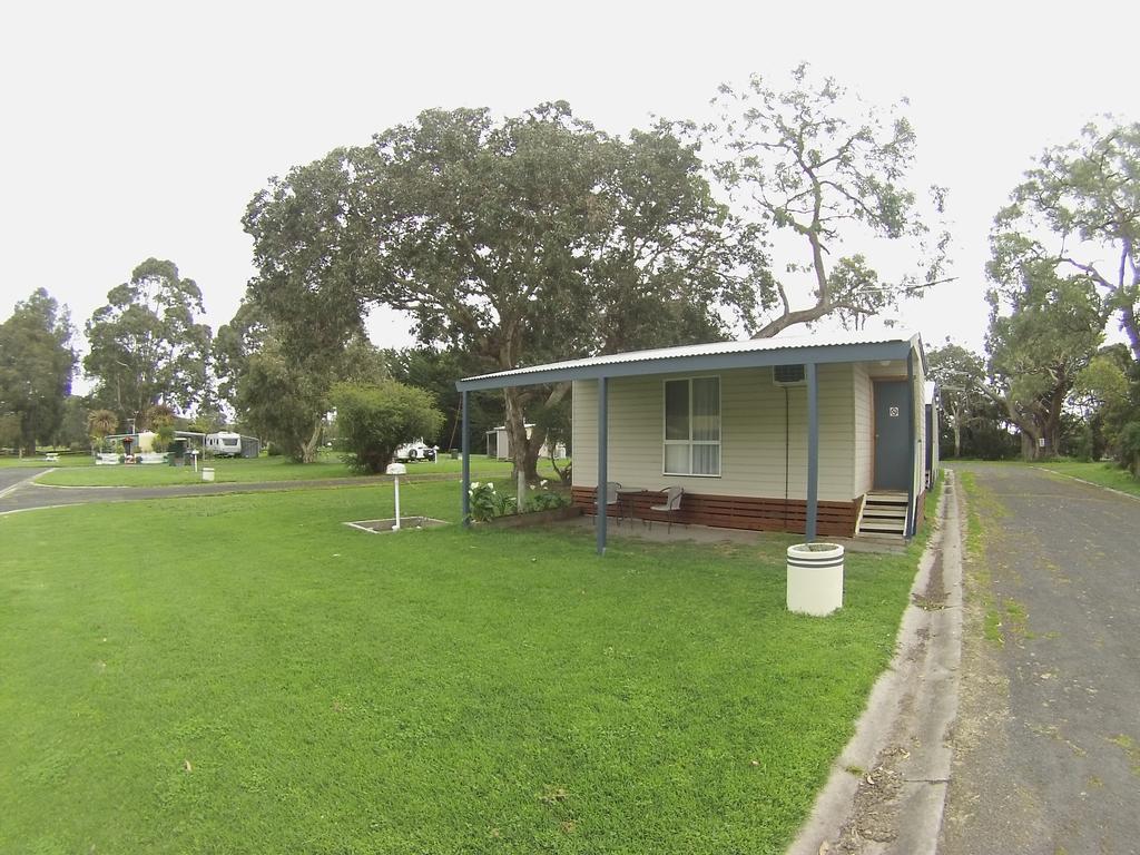 Готель Millicent Lakeside Caravan Park Екстер'єр фото