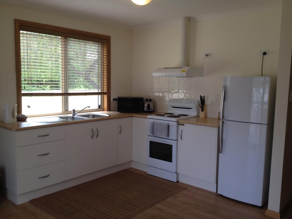 Готель Millicent Lakeside Caravan Park Екстер'єр фото