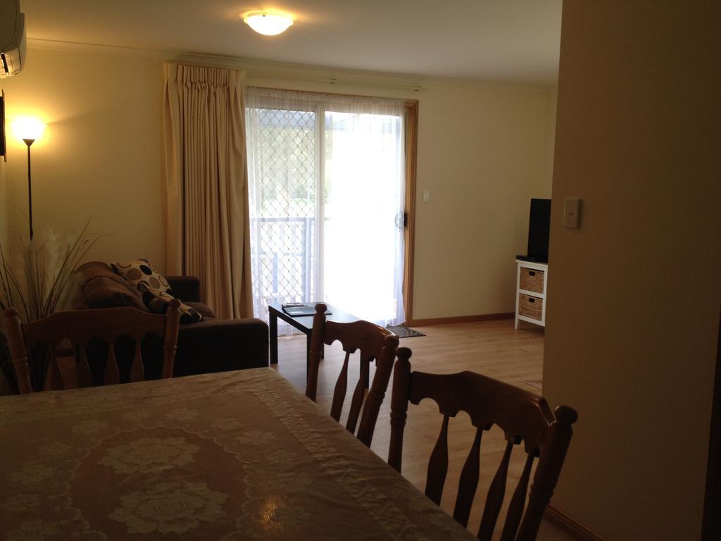 Готель Millicent Lakeside Caravan Park Екстер'єр фото