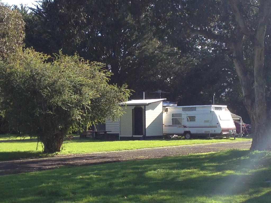 Готель Millicent Lakeside Caravan Park Екстер'єр фото