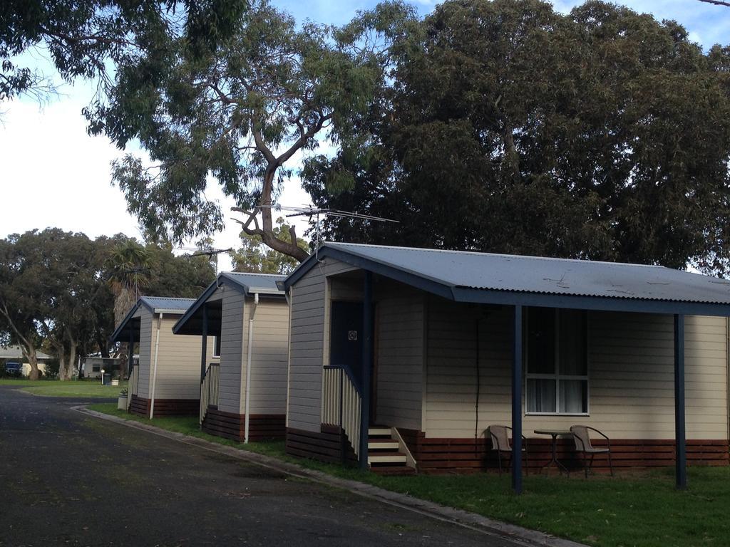 Готель Millicent Lakeside Caravan Park Екстер'єр фото