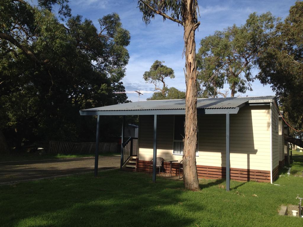Готель Millicent Lakeside Caravan Park Екстер'єр фото