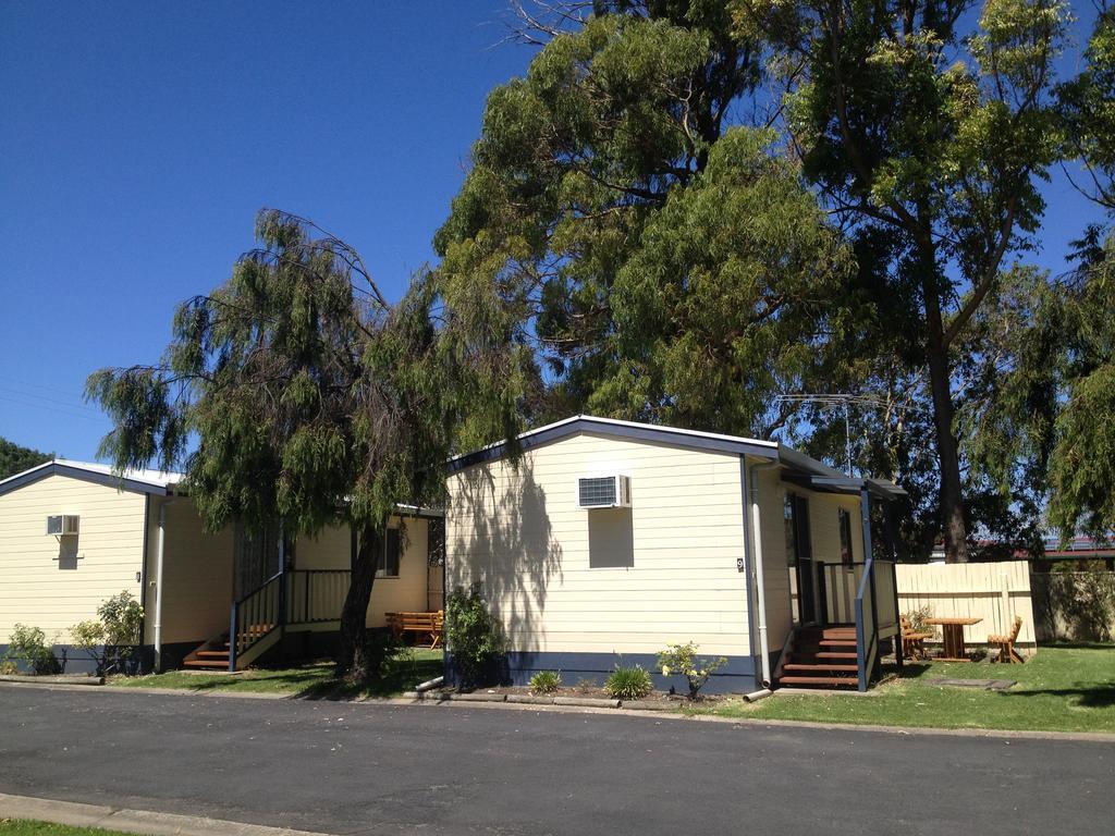Готель Millicent Lakeside Caravan Park Екстер'єр фото