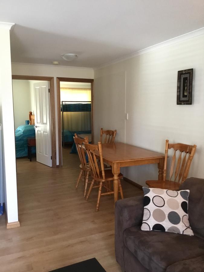 Готель Millicent Lakeside Caravan Park Екстер'єр фото