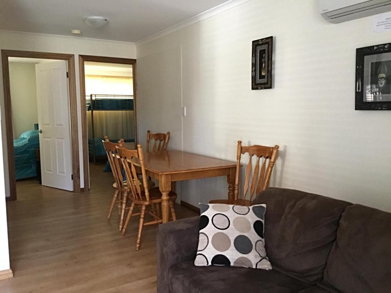 Готель Millicent Lakeside Caravan Park Екстер'єр фото